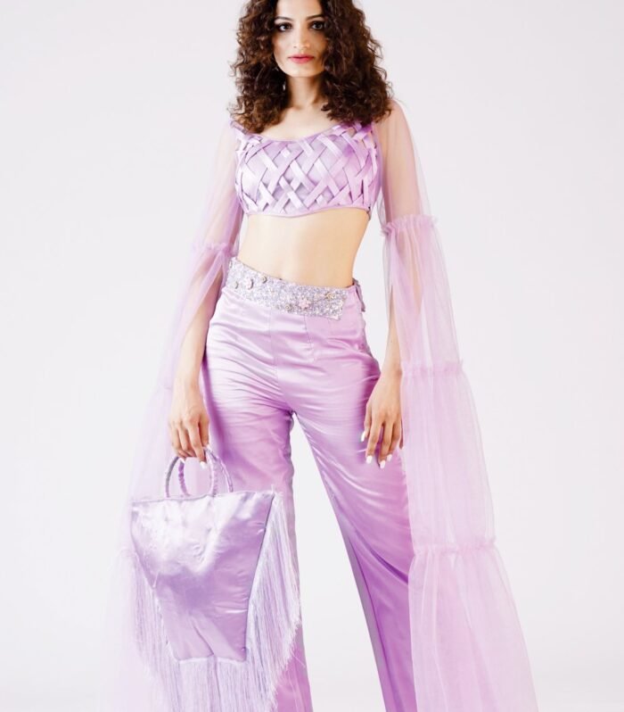Crop top with setachable extended sleeves and a trouser